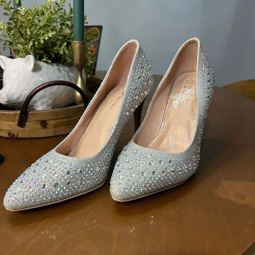Forever 21 rhinestone studded 4” heels pointed‎ toe size 8.5
